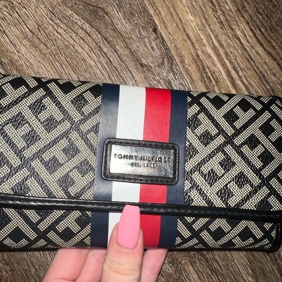 Tommy Hilfiger Purse and wallet set - Picture 2 of 7